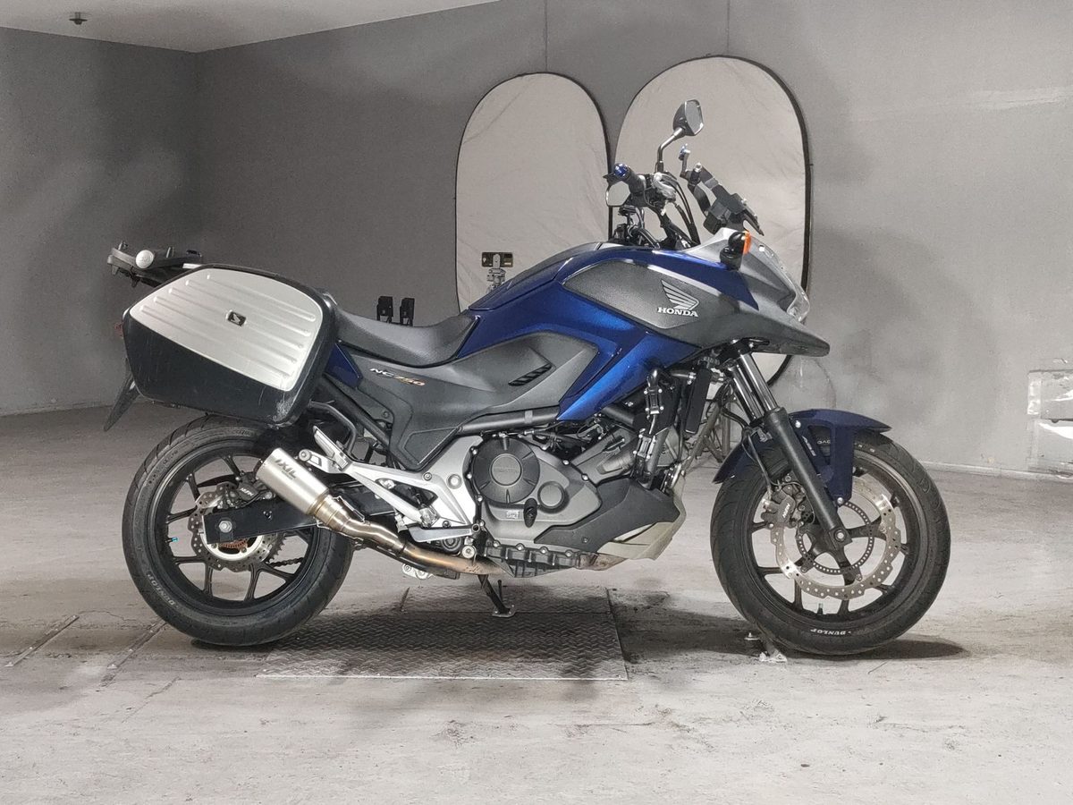 Honda NC750X (RC72) с боковыми кофрами Honda NC750X (RC72) с боковыми кофрами